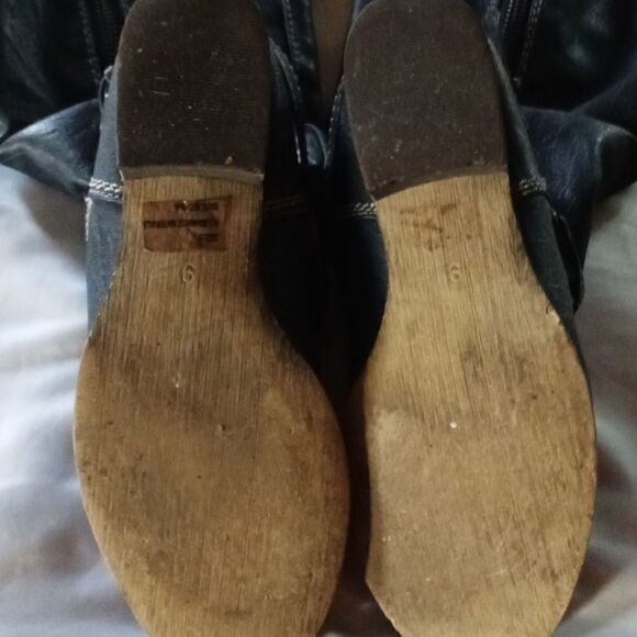 Ladies Designer Boots by BRECKELLE - Picture 13 of 16